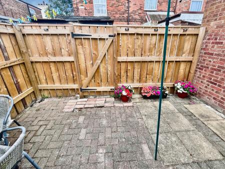 2 bedroom End of terrace house for sale in Alaska Villas, Barnsley Street, Hull, HU8