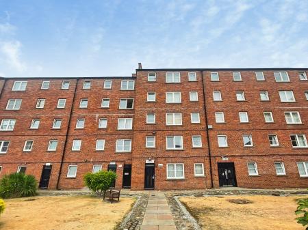 1 bedroom Flat to let in High Street, City centre, Hull, HU1