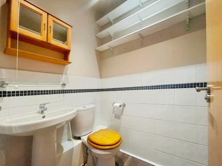 2 bedroom Flat to let in Lowgate, City centre, Hull, HU1