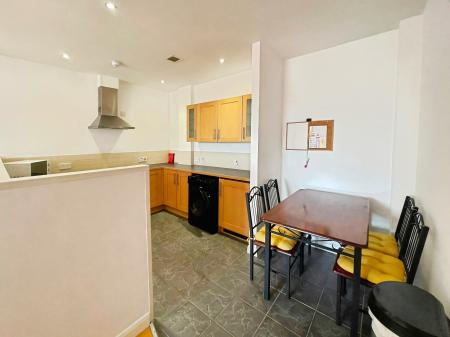2 bedroom Flat to let in Lowgate, City centre, Hull, HU1