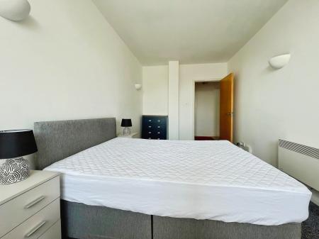 2 bedroom Flat to let in Lowgate, City centre, Hull, HU1