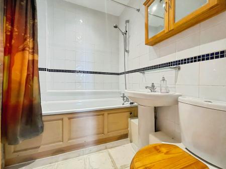 2 bedroom Flat to let in Lowgate, City centre, Hull, HU1
