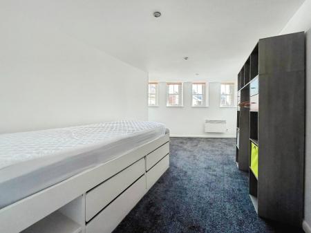 2 bedroom Flat to let in Lowgate, City centre, Hull, HU1