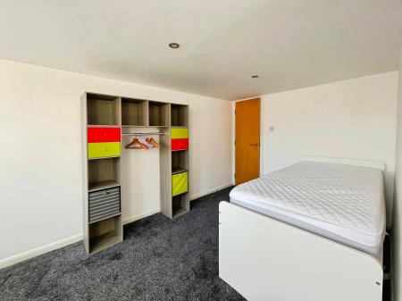 2 bedroom Flat to let in Lowgate, City centre, Hull, HU1