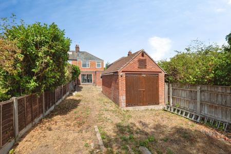 3 bedroom Semi-detached house for sale in Westfield Rise, Barrow Lane, Hessle, HU13