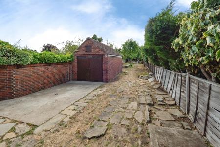 3 bedroom Semi-detached house for sale in Westfield Rise, Barrow Lane, Hessle, HU13
