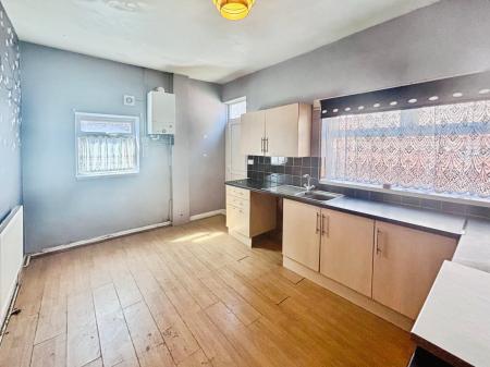 2 bedroom Semi-detached house for sale in Lorraine Street, Hull, HU8