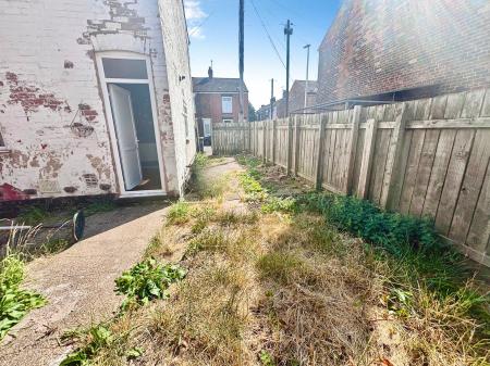 2 bedroom Semi-detached house for sale in Lorraine Street, Hull, HU8