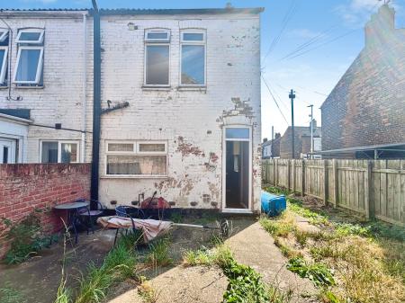 2 bedroom Semi-detached house for sale in Lorraine Street, Hull, HU8
