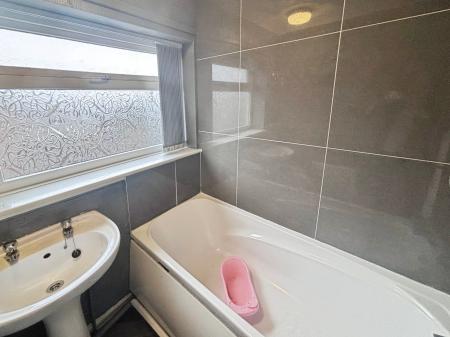3 bedroom Terraced House for sale in Stratford Walk, Hull, HU9