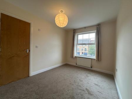 2 bedroom Flat to let in Lambwath Hall Court, Biggin Avenue, Hull, HU7