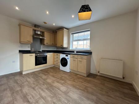 2 bedroom Flat to let in Lambwath Hall Court, Biggin Avenue, Hull, HU7