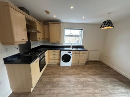 2 bedroom Flat to let in Lambwath Hall Court, Biggin Avenue, Hull, HU7