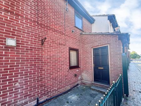 1 bedroom Flat for sale in Trinity Court Dagger Lane, City centre, Hull, HU1