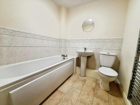 2 bedroom Flat to let in Chandlers Court, Victoria Dock, HU9