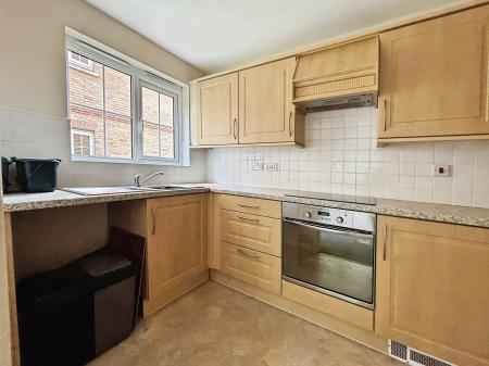 2 bedroom Flat to let in Chandlers Court, Victoria Dock, HU9