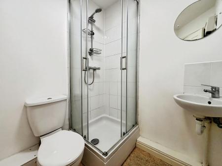 2 bedroom Flat to let in Chandlers Court, Victoria Dock, HU9