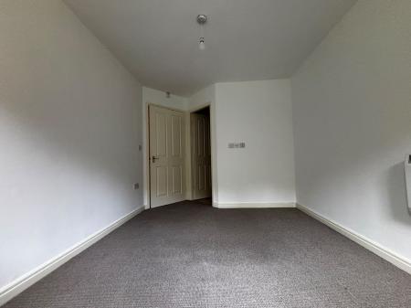 2 bedroom Flat to let in Chandlers Court, Victoria Dock, HU9