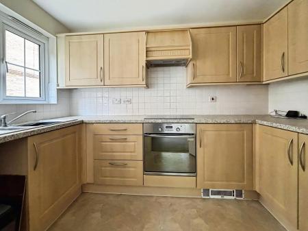 2 bedroom Flat to let in Chandlers Court, Victoria Dock, HU9