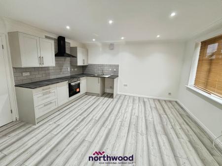 2 bedroom Flat to let in Lock Keepers Court, Victoria Dock, Hull, HU9