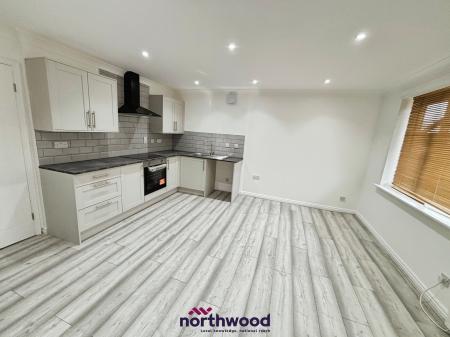 2 bedroom Flat to let in Lock Keepers Court, Victoria Dock, Hull, HU9