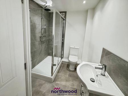 2 bedroom Flat to let in Lock Keepers Court, Victoria Dock, Hull, HU9