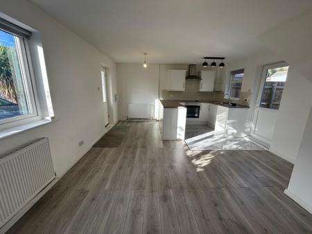 2 bedroom Semi-detached house to let in Wawne Lodge, Pennine Way, Hull, HU7
