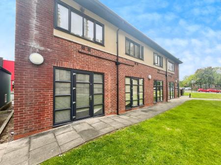 1 bedroom Ground floor flat for sale in Crook Street, Bolton, BL3
