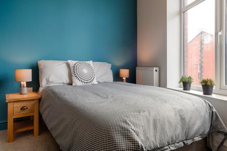 7 bedroom House share to let in Heywood Street, Bury, BL9