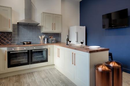 7 bedroom House share to let in Heywood Street, Bury, BL9