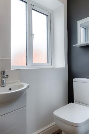 7 bedroom House share to let in Heywood Street, Bury, BL9