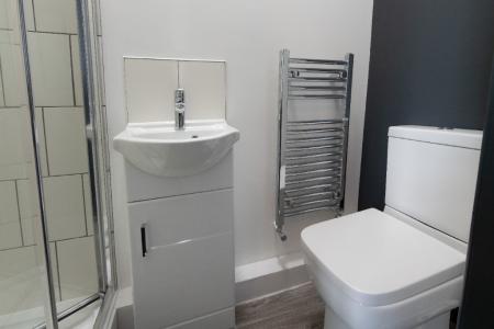 7 bedroom House share to let in Heywood Street, Bury, BL9