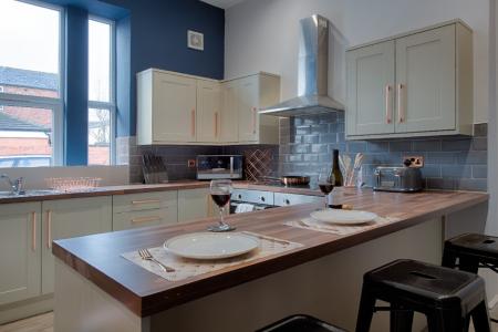 7 bedroom House share to let in Heywood Street, Bury, BL9