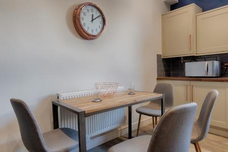 7 bedroom House share to let in Heywood Street, Bury, BL9