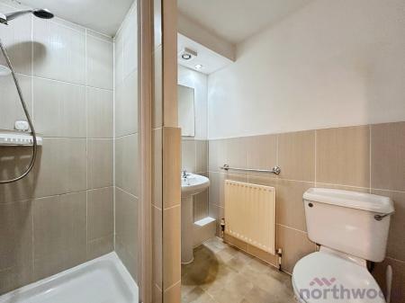 2 bedroom Flat for sale in Royal Court Drive, Bolton, BL1