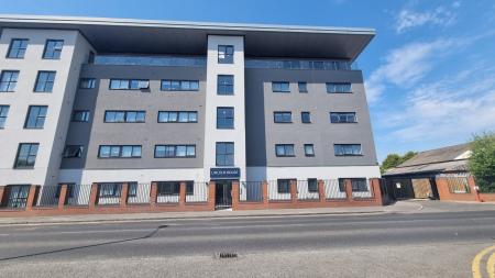 1 bedroom Studio flat to let in Nelson Street, Bolton, BL3