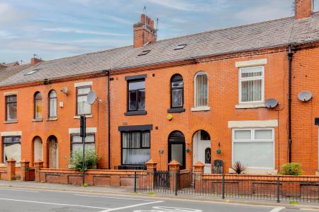 8 bedroom House share to let in Oldham Road, Failsworth, Manchester, M35