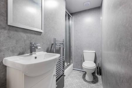 8 bedroom House share to let in Oldham Road, Failsworth, Manchester, M35