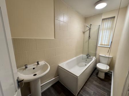 3 bedroom Semi-detached house to let in Edna Road, Leigh, WN7