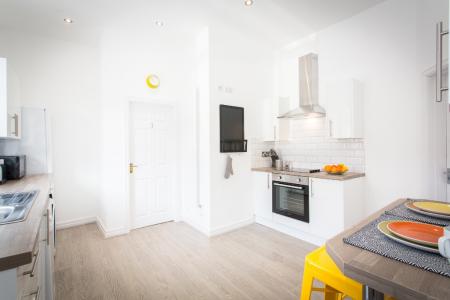 5 bedroom House share to let in Hanson Street, Bury, BL9