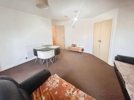 2 bedroom Flat for sale in Lilac Gardens, Bolton, BL3