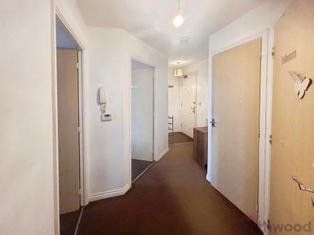 2 bedroom Flat for sale in Lilac Gardens, Bolton, BL3