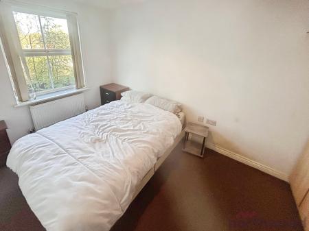 2 bedroom Flat for sale in Lilac Gardens, Bolton, BL3