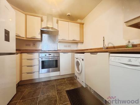 2 bedroom Flat for sale in Lilac Gardens, Bolton, BL3
