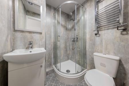 8 bedroom House share to let in Oldham Road, Failsworth, Manchester, M35