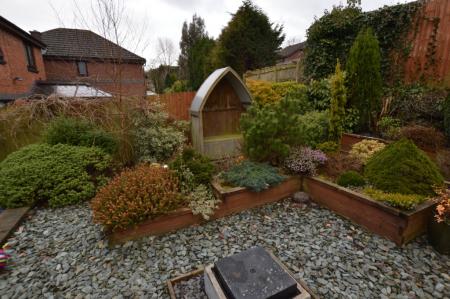 4 bedroom Detached house to let in Regents View, Blackburn, BB1
