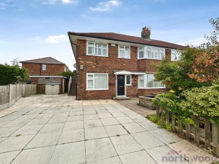 2 bedroom Flat for sale in Ennerdale Avenue, Bolton, BL2