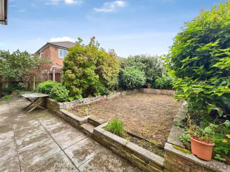 2 bedroom Flat for sale in Ennerdale Avenue, Bolton, BL2