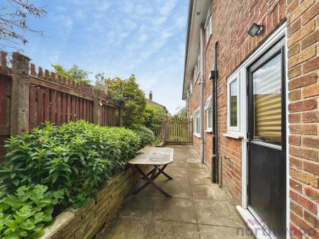 2 bedroom Flat for sale in Ennerdale Avenue, Bolton, BL2