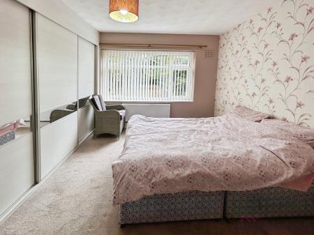 2 bedroom Flat for sale in Ennerdale Avenue, Bolton, BL2